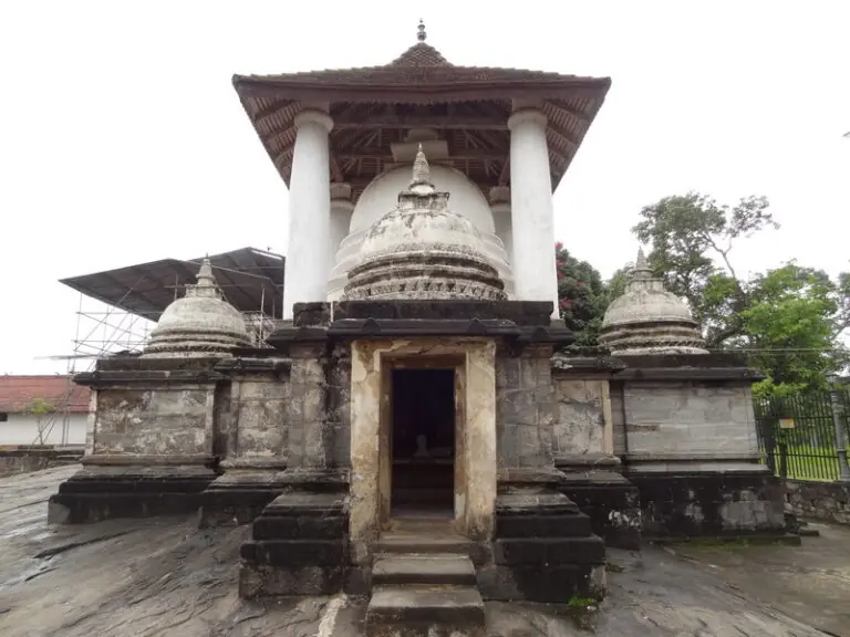 Gadaladeniya Temple