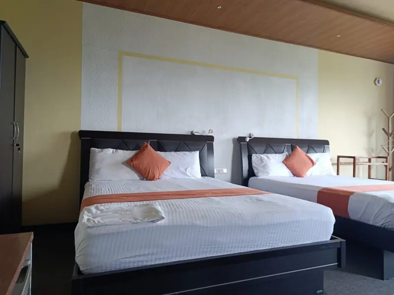 Suite room at Hotel Neits with two double beds